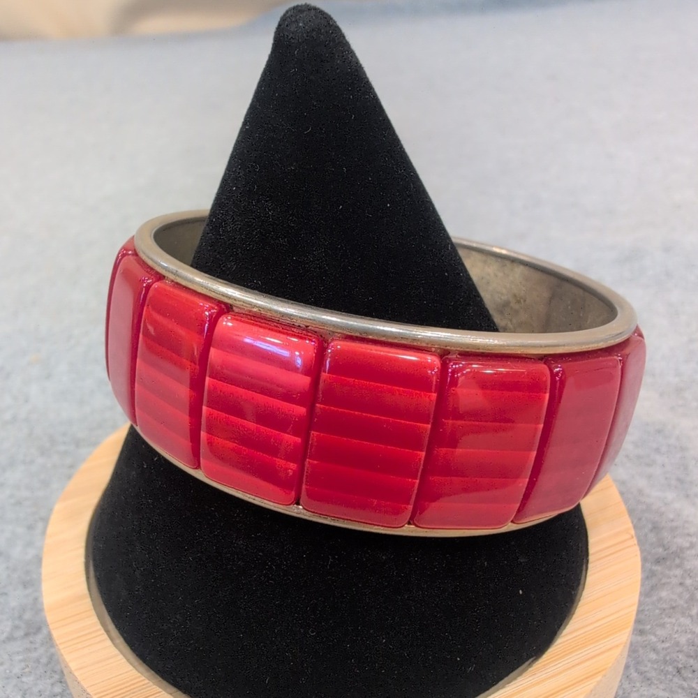 Chunky Red Resin Bangle Bracelet Silver Tone Hinged Statement - Picture 1 of 4